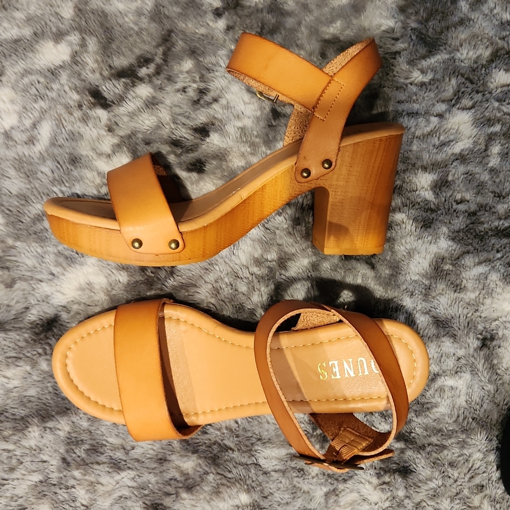 Block tan block heel Size 9